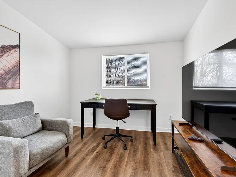 138 W Loretta Ave — Photo 34