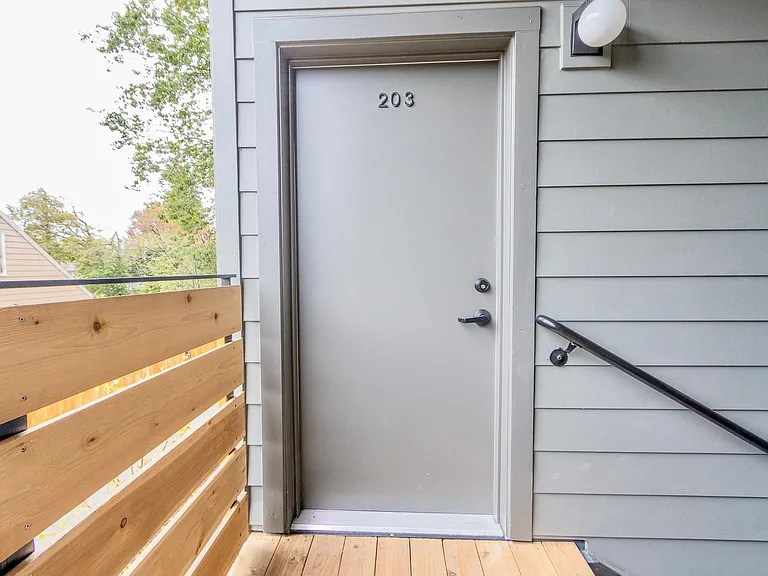 8080 N Willamette Blvd — Photo 3