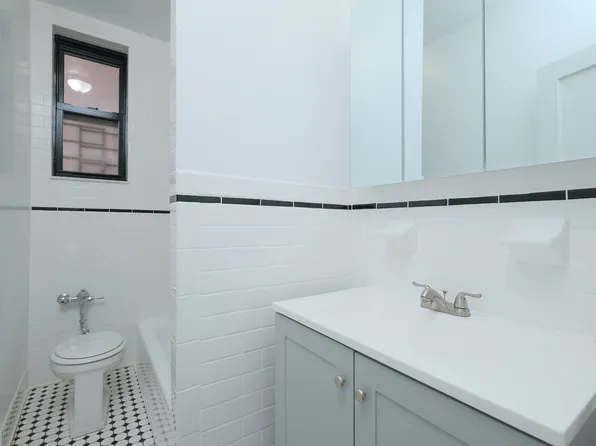 340 E Mosholu Parkway S image 8 of 10