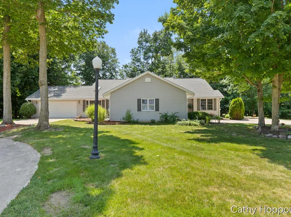 6733 Beechwood Dr, Saranac, MI 48881