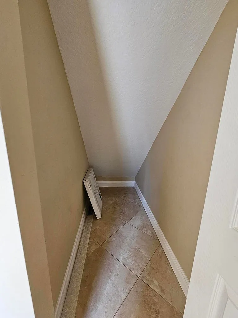 3 bed, 2.5 bath, 1386 sqft, $3,200 — Photo 2