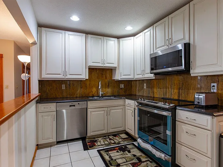 33 Clearwater Dr — Photo 5