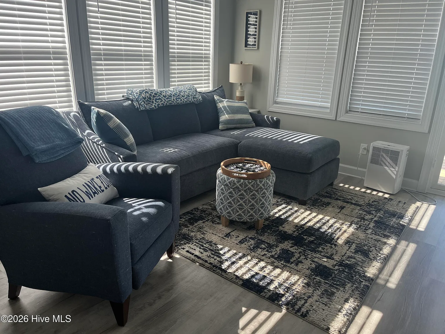 3 bed, 3.0 bath, 1429 sqft, $2,700 — Photo 1