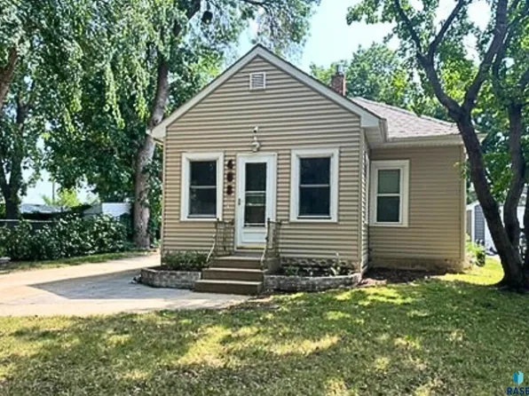 408 N Jessica Ave, Sioux Falls, SD 57103