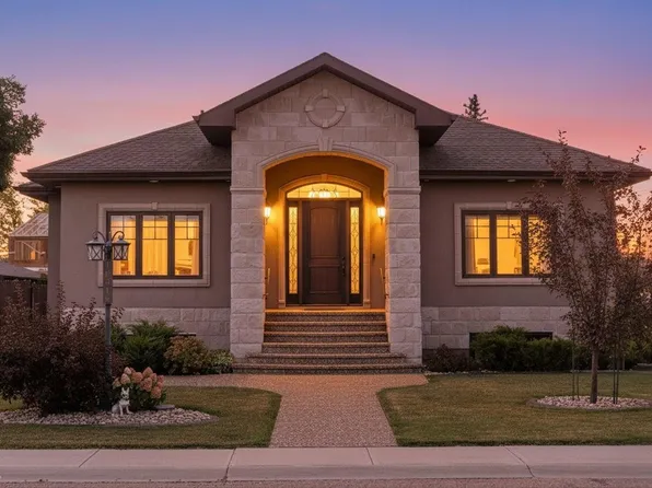 10516 158th St NW, Edmonton, AB T5P 2Y6