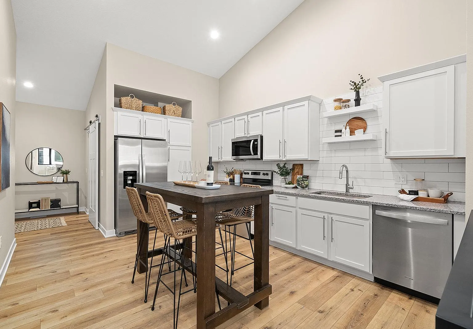 3 bed, 1736 sqft, $2,200 — Photo 4