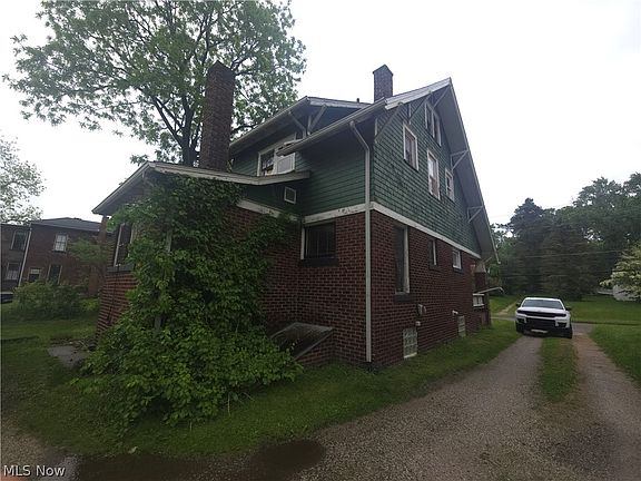 4th image of 105 W Ely St