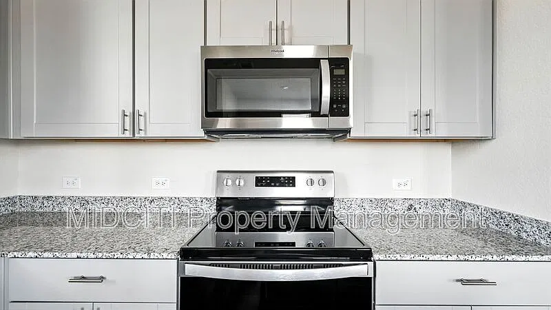4 bed, 3.0 bath, 2324 sqft, $2,100 — Photo 4