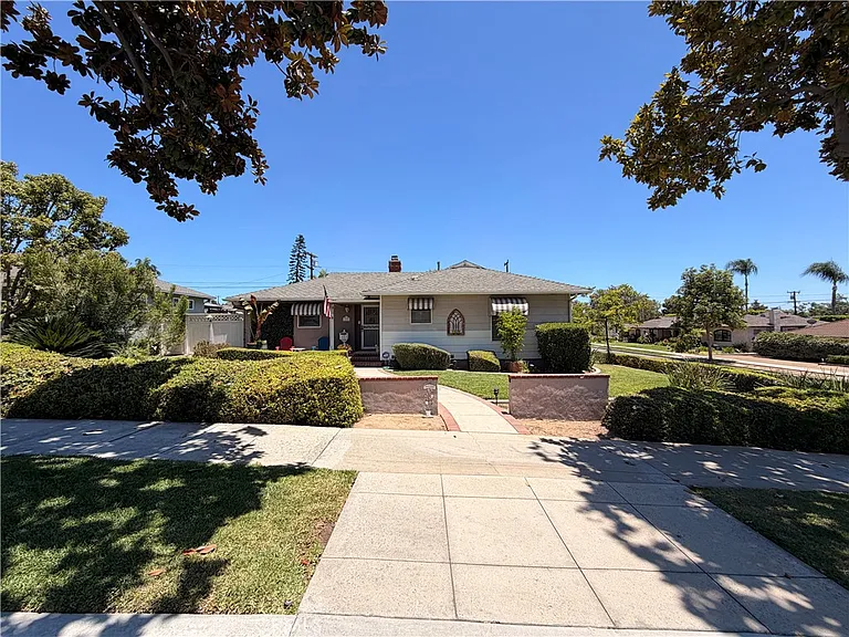 800 N Richman Ave — Photo 2