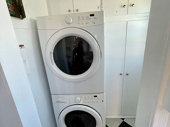 5th image of 449 N Sycamore Ave #453
