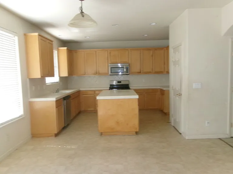 10308 Galveston Way — Photo 5