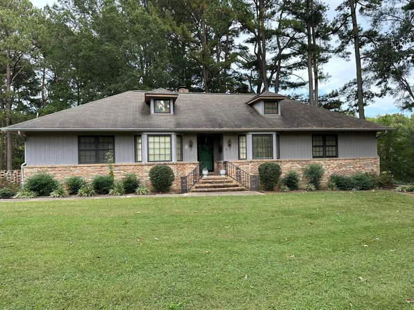 110 Scateswood Dr, Martin, TN 38237