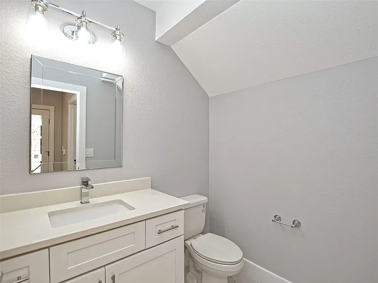 1130 Lott Ave #B — Photo 13