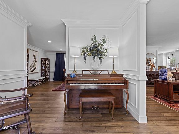 5th image of 806 E Beechtree Drive