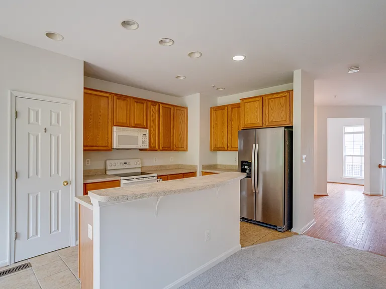 103 Buttonwood Ct — Photo 13