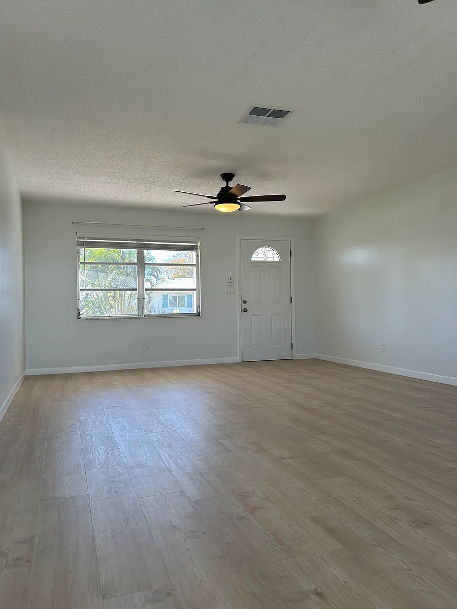Living room - 14155 88th Ave