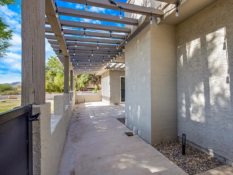 2514 N 60th Pl — Photo 32