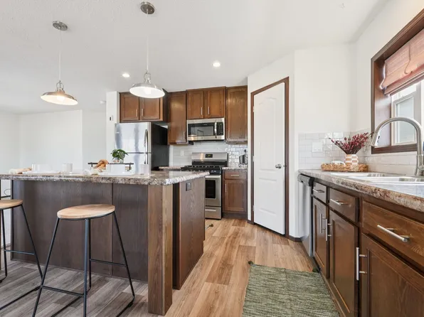 9602 Bishop Dr #15, West Des Moines, IA 50266