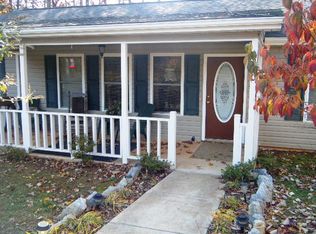 1230 Woods Edge Dr, Bedford, VA 24523