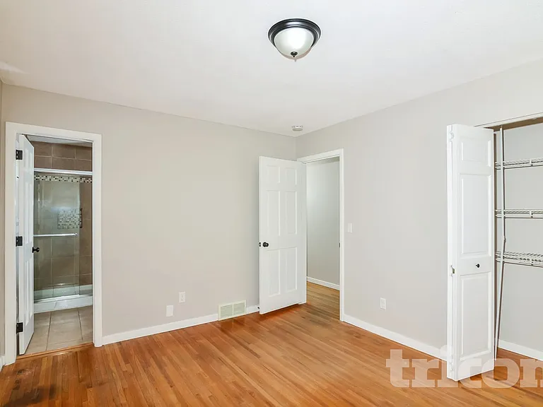 1420 Boone Ave N — Photo 6