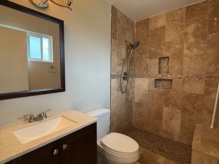 2263 E Hampton Ave — Photo 11