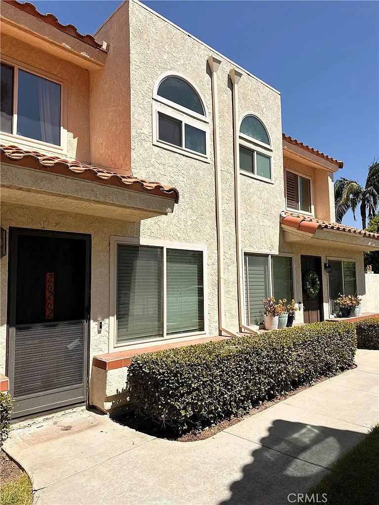 3 bed, 1189 sqft, $4,250 — Photo 2