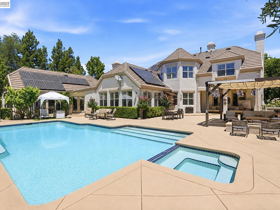 1st image of 3019 E Ruby Hill Dr