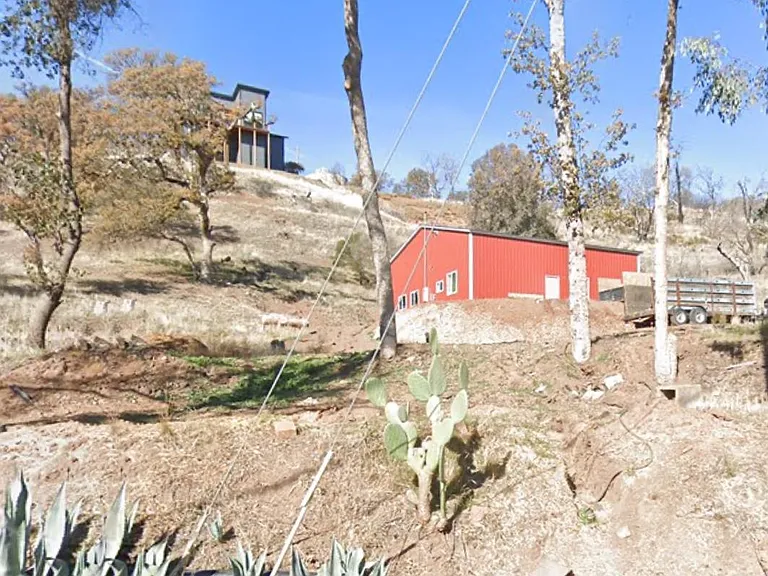 Lakeshore Dr — Photo 13