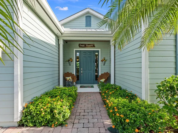 466 NE Bluefish Pt, Port St Lucie, FL 34983