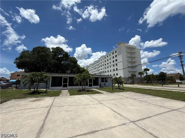 4902 Victoria Dr #1, Cape Coral, FL 33904