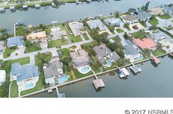 3rd image of 1217 Commodore Dr