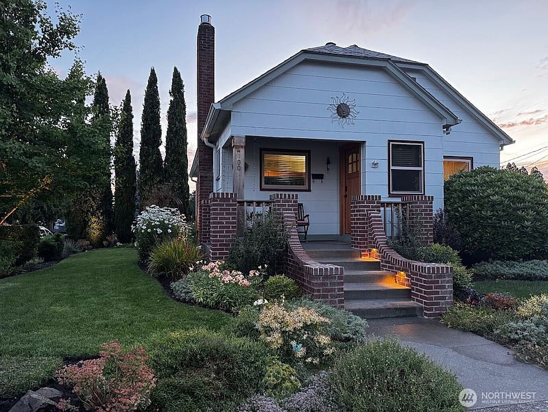 3rd image of 4100 Creston Avenue