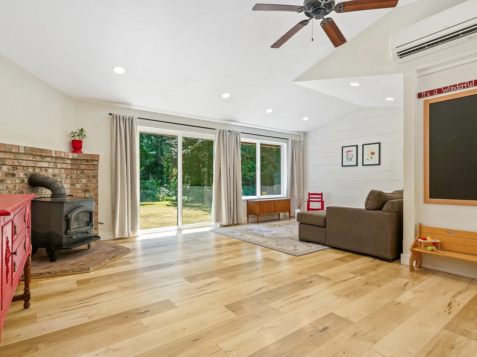 3 bed, 1357 sqft, $2,500 — Photo 4