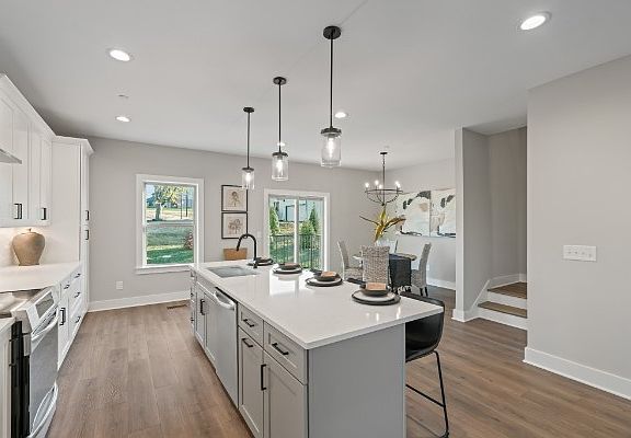 5th image of 210 Charlotte Everly Cir #403