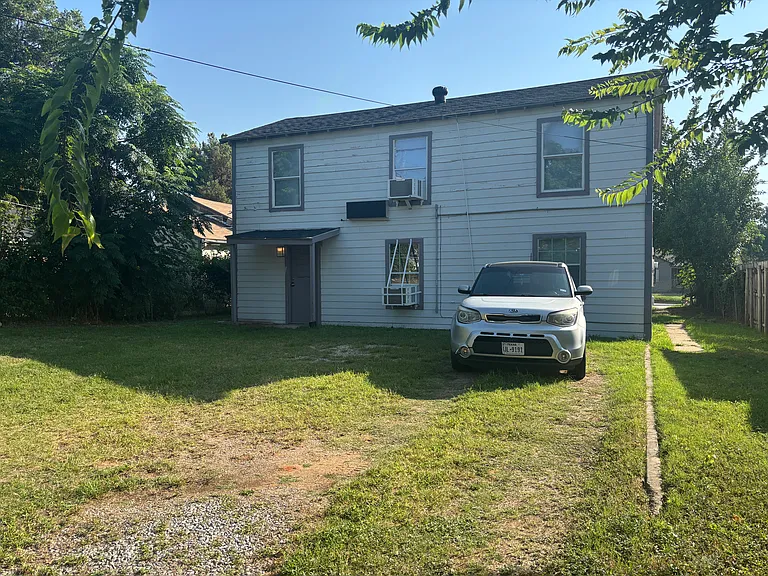 1203 Harrington Ave #C — Photo 17