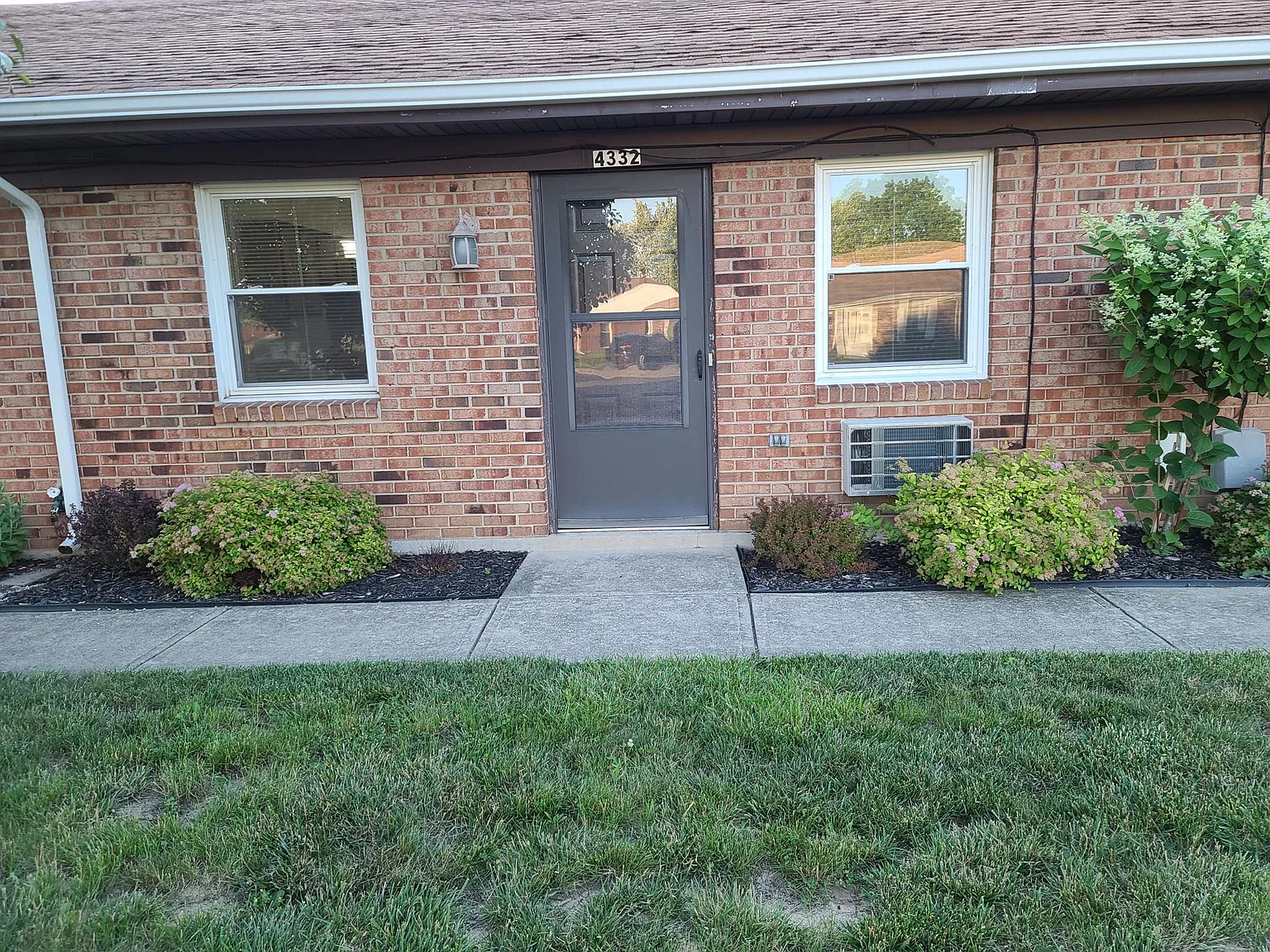 4332 Sarah Dr — Photo 3