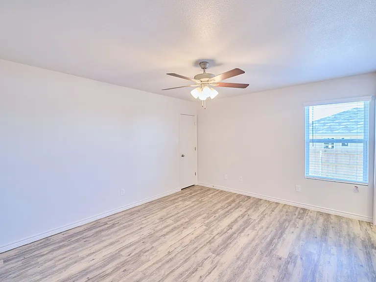 1809 Clovis Dr — Photo 16