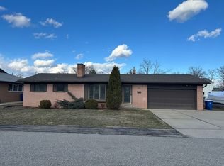 1307 Brambles Dr, Waterford, MI 48328