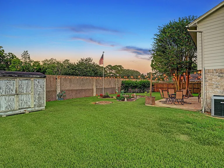 121 Misty Brook Ln — Photo 24