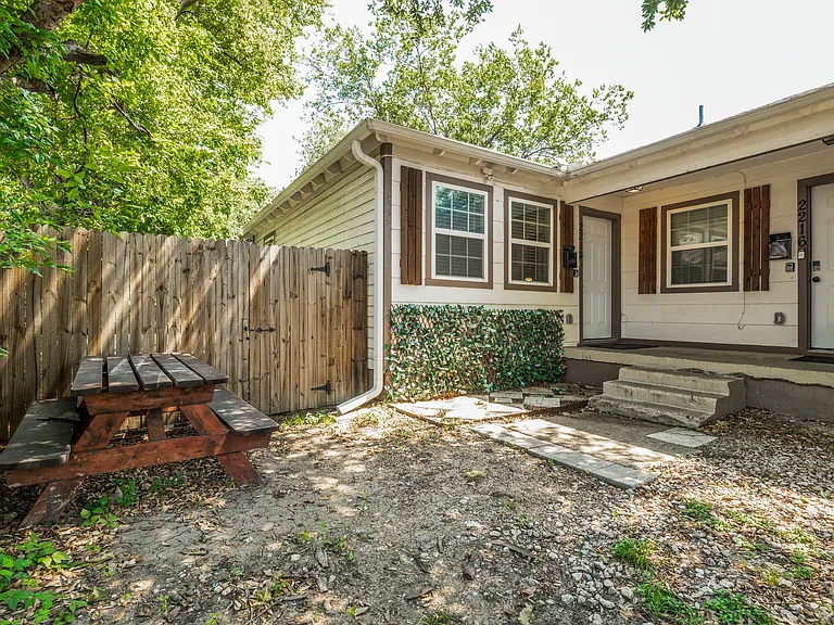 2214 Pine St — Photo 19