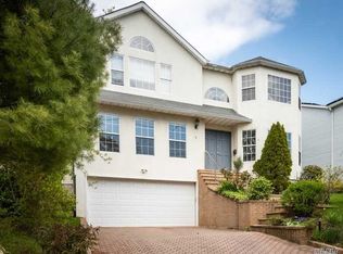 7 Prospect Ave, Port Washington, NY 11050