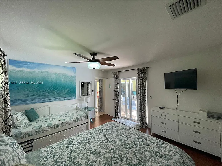 4410 N Buchanan St — Photo 45
