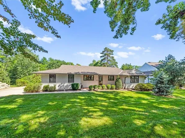 3200 W 82nd Ter, Leawood, KS 66206