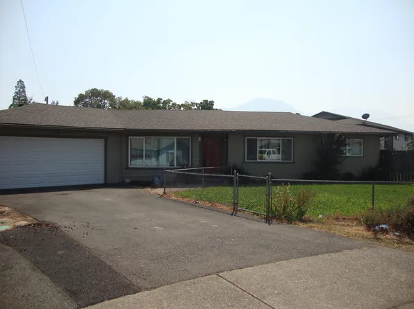 1405 NE Laura Ct, Grants Pass, OR 97526