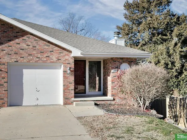 5832 Valley Cir, Omaha, NE 68106