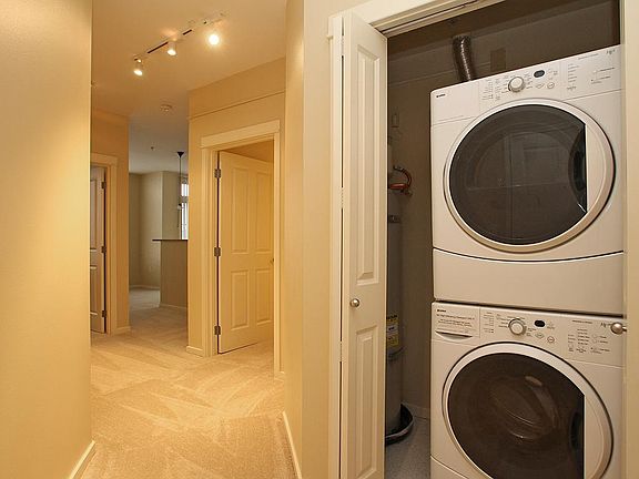 4th image of 118 107th Ave NE #415