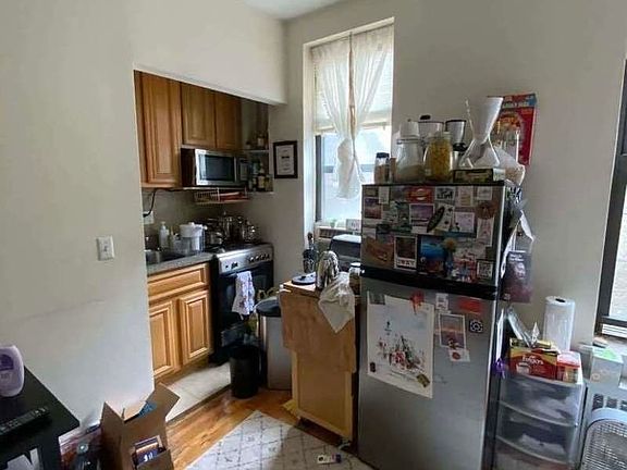 4th image of 233 E 80th St #5BF