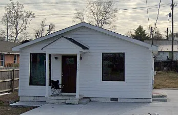 1705 Underwood St — Photo 2