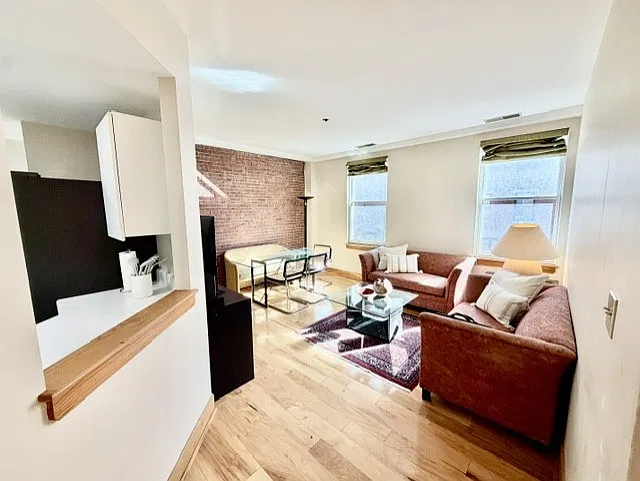 100 Fulton St #2T