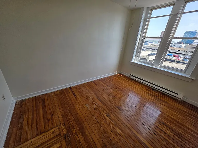 621 W Turner St — Photo 4